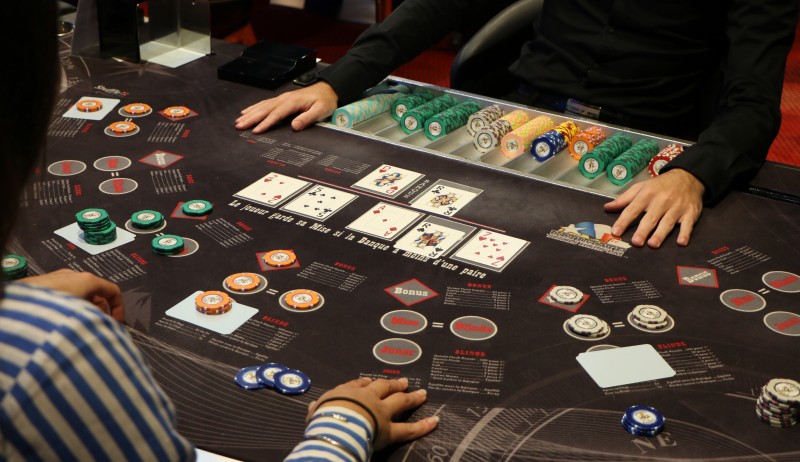 Table Ultimate Poker - Kasino Vannes
